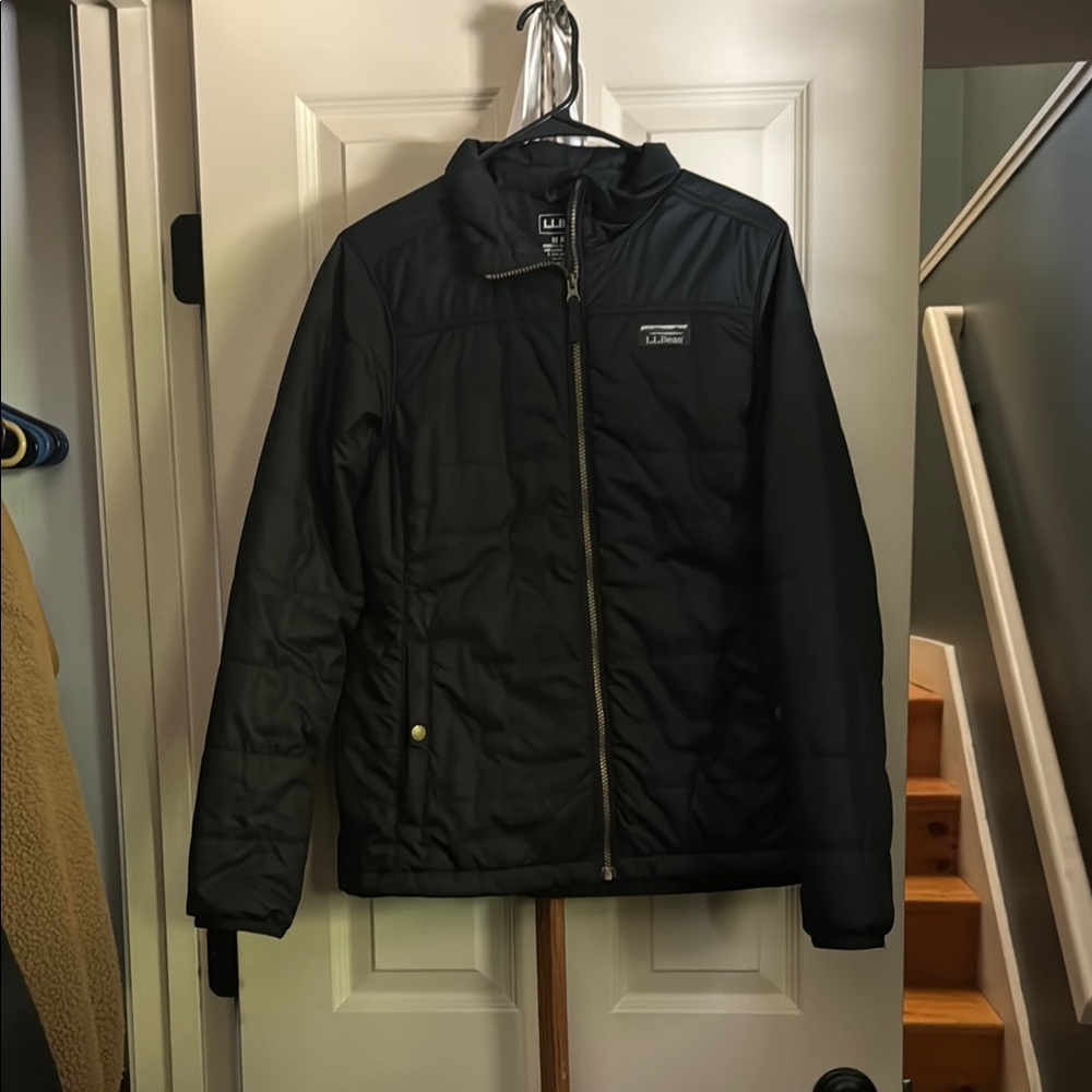 L.L. Bean Black Puffer Jacket Sleek Weather-Resistant Design